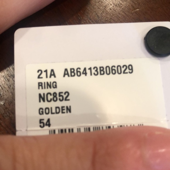 CHANEL Golden Ring - Picture 6 of 9